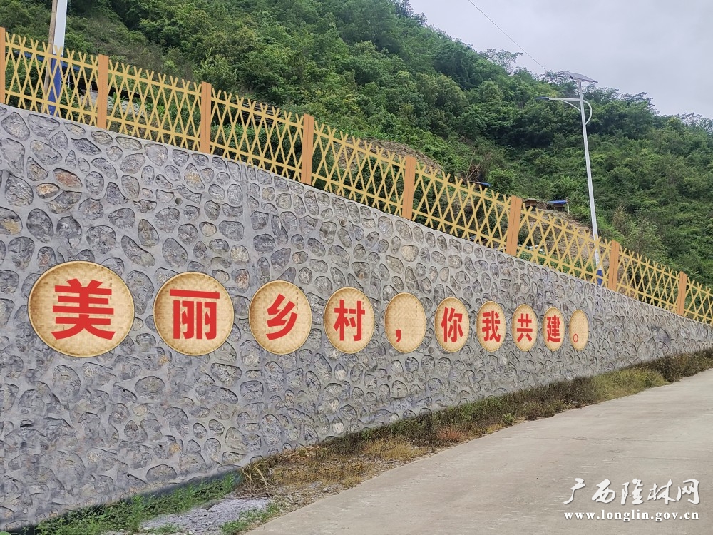 文化宣传长廊。李立丰摄