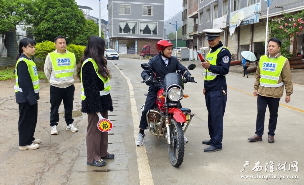 隆或镇交通劝导行动