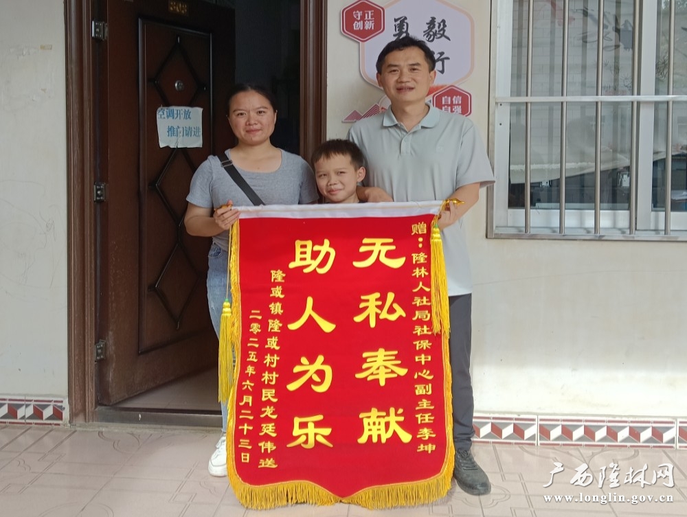 深夜暴雨伸援手 无私奉献为民生