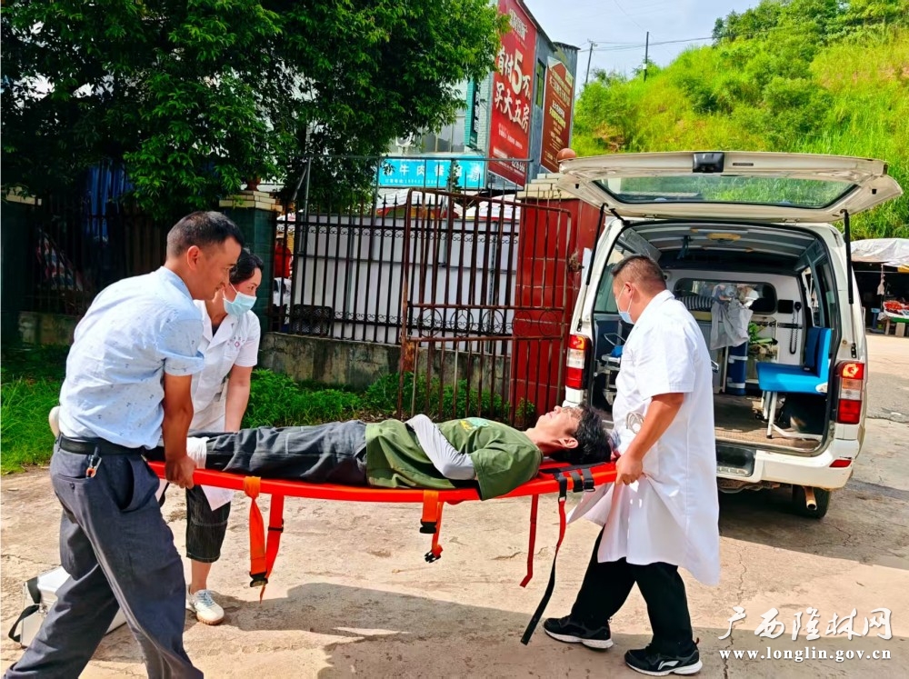 及时将伤员送医治疗