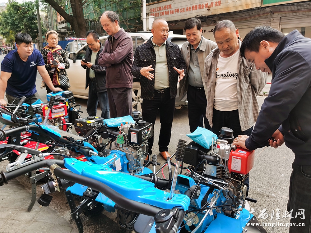 群众选购农机 群众选购农机