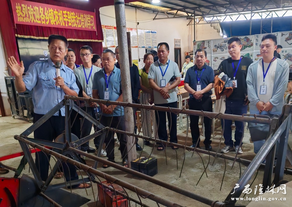 学员在上林县农旺农机合作社农机操作技术学校现场