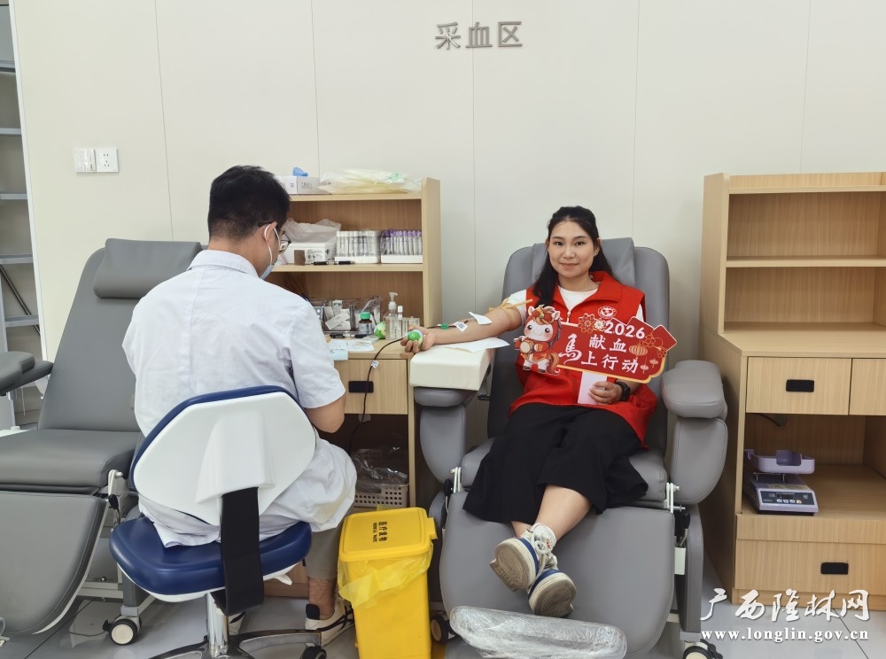 图为支部党员先行作表率参与无偿献血 图为支部党员先行作表率参与无偿献血