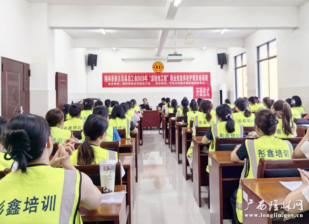 图为:理论知识培训现场 图为:理论知识培训现场
