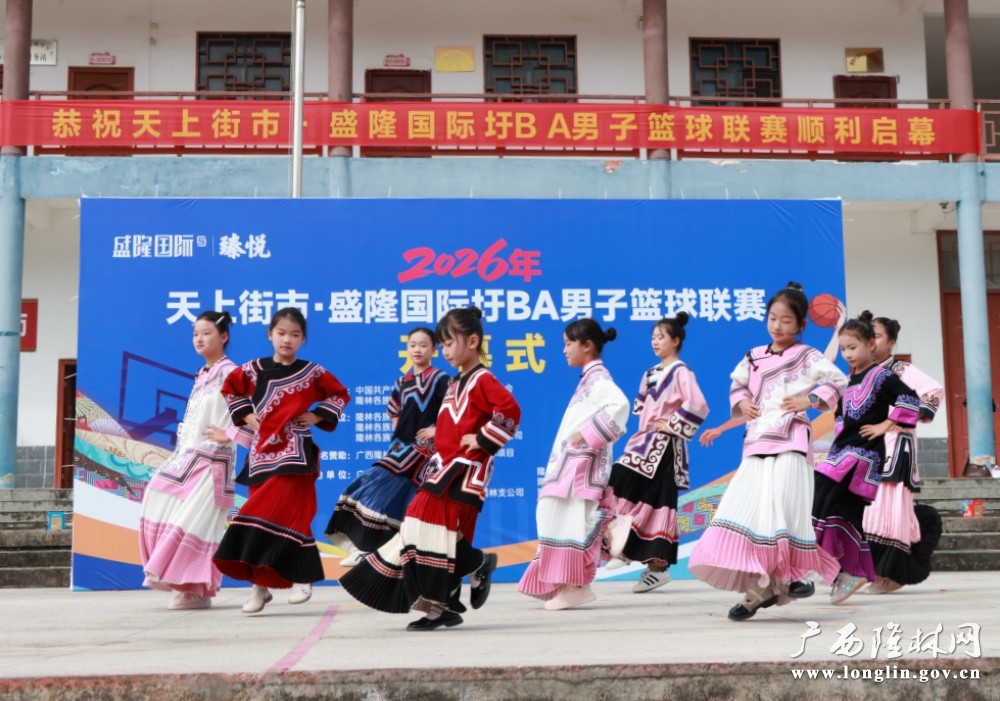 彝族舞蹈 (季忠富 摄) 彝族舞蹈 (季忠富 摄)