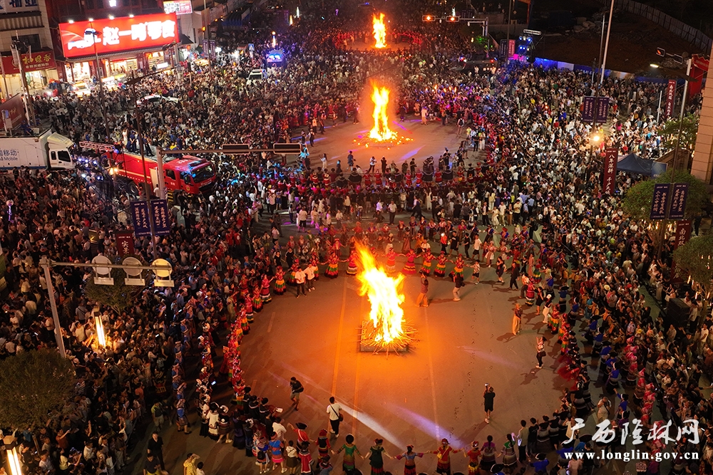 篝火晚会现场 篝火晚会现场